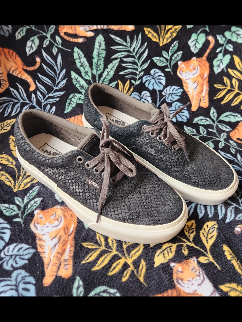 Vans Black Suede Snakeskin Platform Womens size 9, Mens 7.5